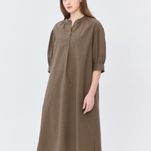 닥스 여성 [스테디셀러][린넨]카키 쁘띠 밴드넥 7부 원피스 WKDR5B407K2