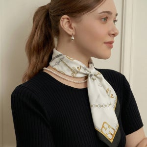 [엘르] 에디트 실크 미니 정사각 쁘띠 스카프 SE621S307