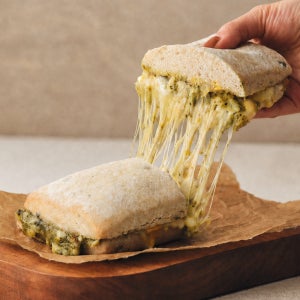 샐러디 단백질 최대 21g 통밀 치아바타 샌드위치 통밀빵 다이어트간식 바질치즈(2입), 370g, 1개