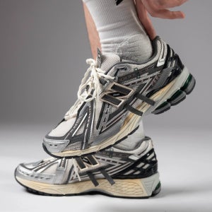 뉴발란스 1906A 캐슬락 M1906AD 레터링끈 남녀공용 데일리슈즈 한정판