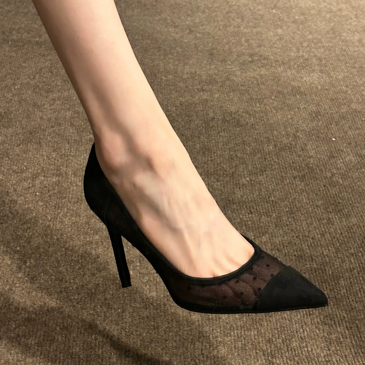 블랙 메시 뾰족코 스틸레토 힐은 우아하며 편안한 섹시 망사 하이힐