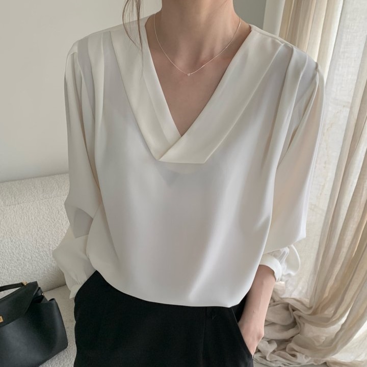 아 당일 베니르 스카 브이넥 블라우스 2603 시즌 OFF
