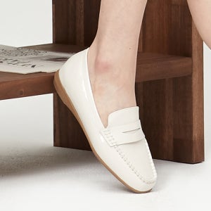 [26SS신상] 허시파피 여성 소가죽 에나멜 컴포트 로퍼 - 3FS4041/4042