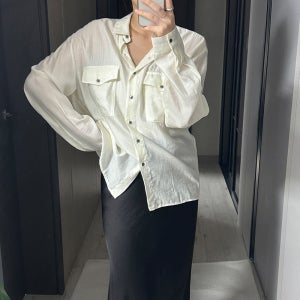 루아 실키 스트라이프 포켓 셔츠 블라우스