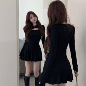 블랙 포인트 컷아웃 플레어 투피스 SWC-1006360