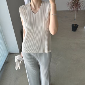 26SS 하이퀄리티 도톰 플리츠 브이 나시 탑 3color