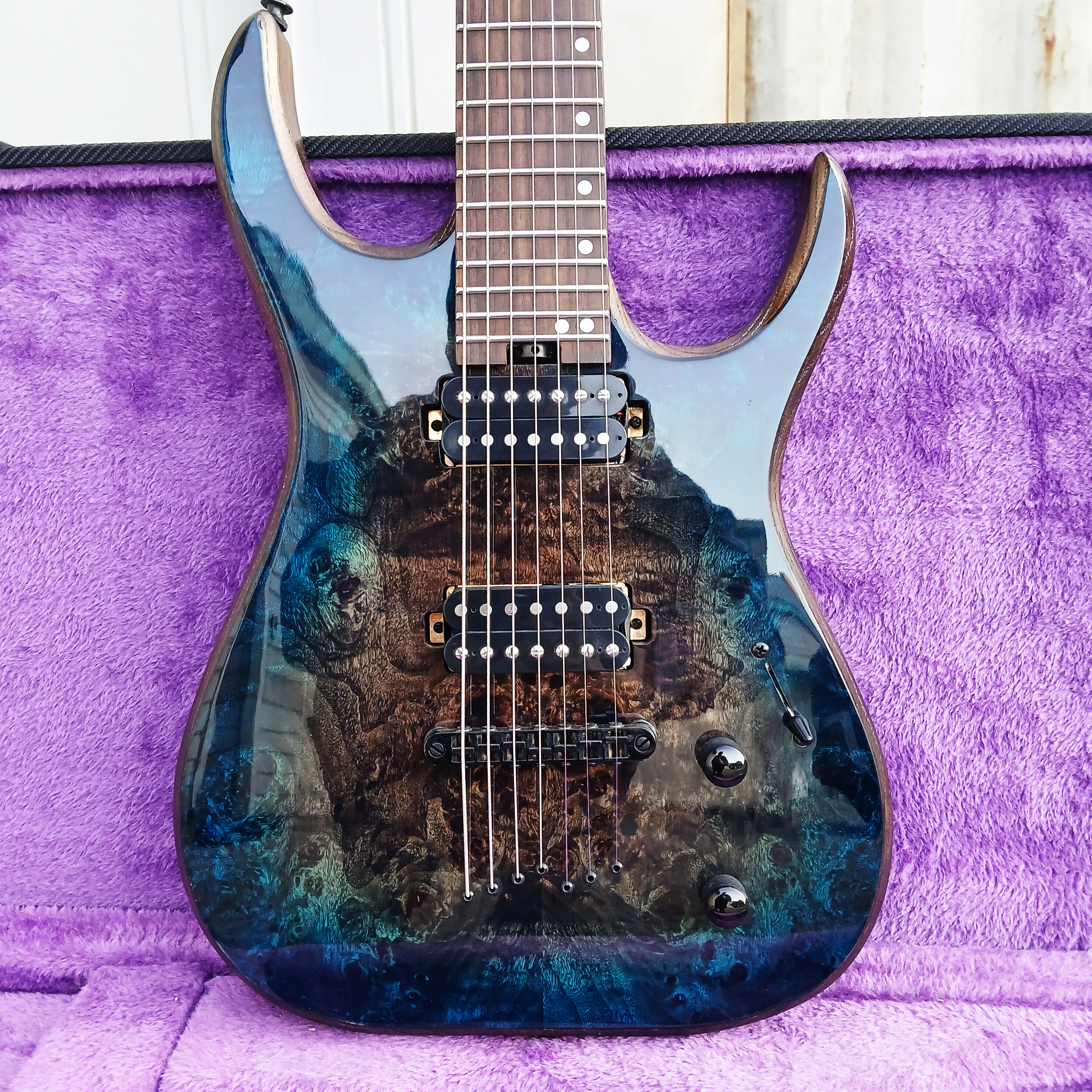 크루키드 슬림바디 슈퍼스트랫 725 블렉벌 블루버스트
