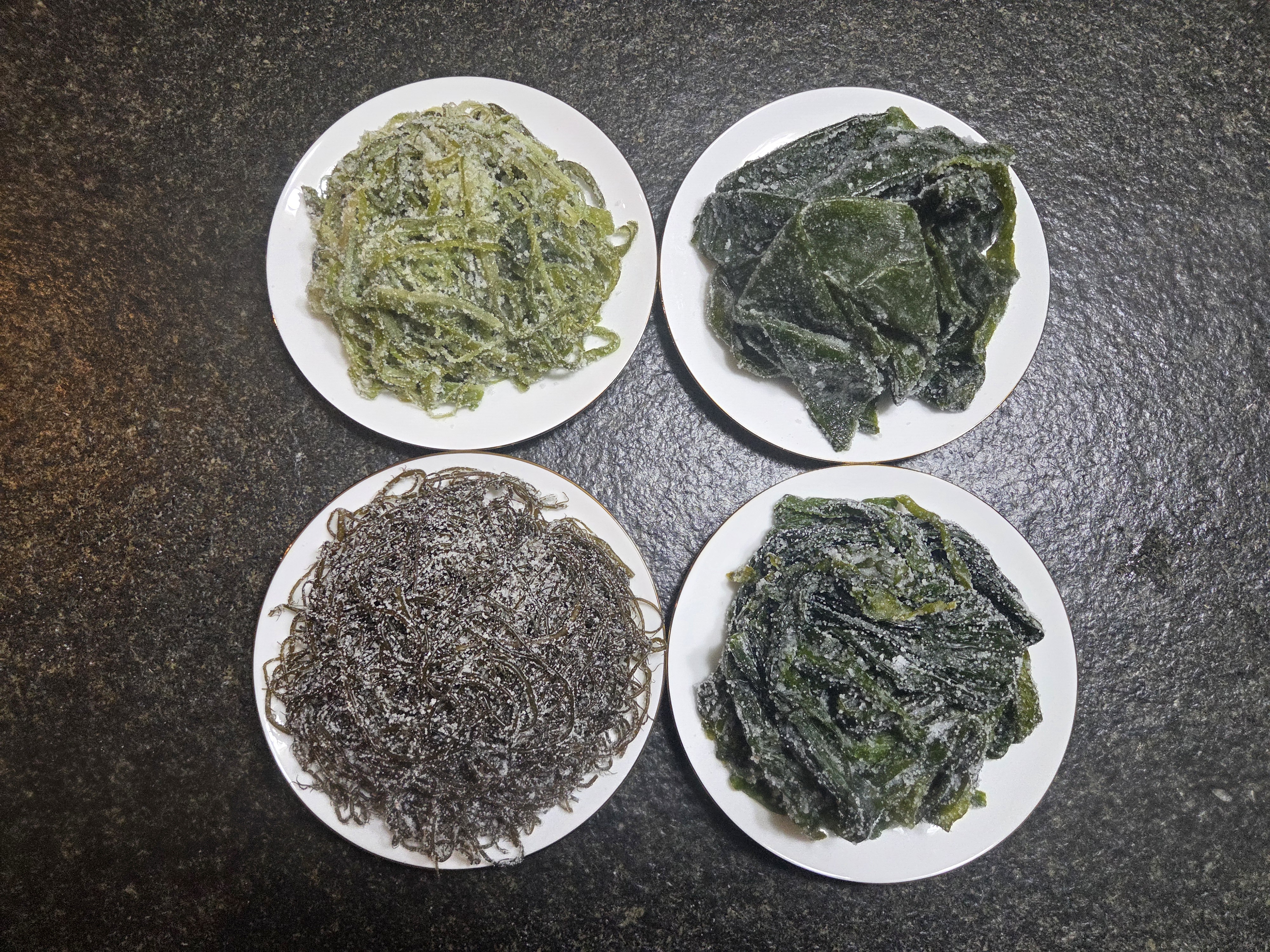 국내산 완도 염장 해조류 350g 미역줄기 꼬시래기 쌈다시마 쇠미역 <b>곰피</b>