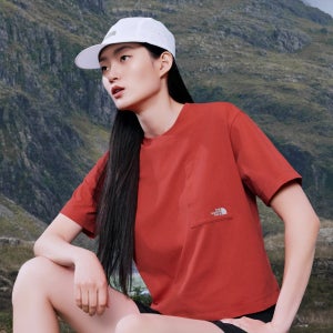 [노스페이스 아웃도어] NT7UR53D 유니 체스트 포켓 라운드티 TOMATO