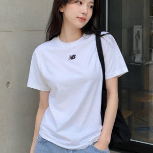 (국내매장판) 뉴발란스 우먼스 에센셜 베이직 반팔 티셔츠 NBNEG2W452