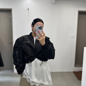더기네스 크롭 지퍼 셔링 봄버 점퍼