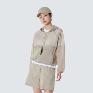 [스노우피크 어패럴] 피코 초경량 여성 바람막이 Sand Beige (S26MWTWB71)