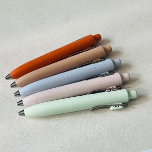 반할 것 같은 필기감 유니볼 원 P 젤잉크 0.38mm