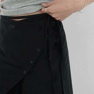 [매니크]몰디아 사선 버튼 레이어드 스커트
