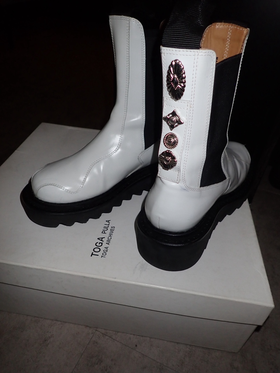 [중고] TOGA PULLA white stud leather boots (235mm)