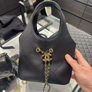 럭셔리백/면세 샤넬 여성 가방 CHANEL 클래식 캐비어백 스몰 쇼퍼백 AS6132-B23332-94305