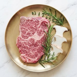 호시탐탐푸줏간 돌아온 투뿔한우 생고기 파티 맛의 정수 등심 슬라이스 구이용 불고기 200g