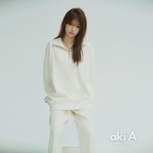 아키아 aki A 오버사이즈 하프짚업 스웨트셔츠 - 에센셜 컬렉션 소이크림