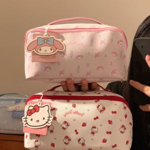 산리오 파우치 화장품 가방 여성용 휴대용 대용량 여행용 세면도구 헬로키티