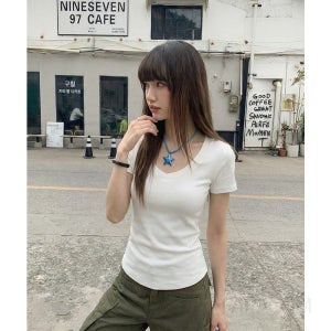 여성 데일리룩 오피스룩 슬림핏 코튼스판 기본 베이직 브이넥 무지 반팔 티셔츠 레이어드 이너 머스트해브아이템