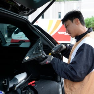 BMW 320d 사이드미러 전색상 보유 부분교체 출장 수리