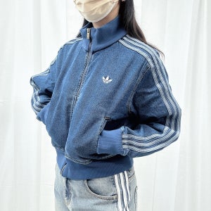 아디다스 오리지널스 26SS 우먼스 크롭 파이어버드 데님 트랙탑 하이넥 자켓