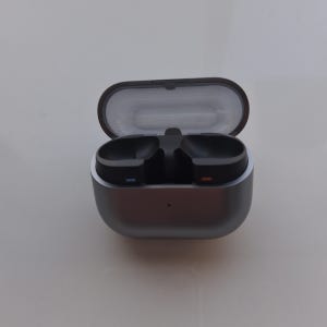 삼성정품 갤럭시버즈3프로(SM-R630) 실버 충전기 이어폰 미포함(GH82-35446A) + 충전케이블(GH39-02142A)