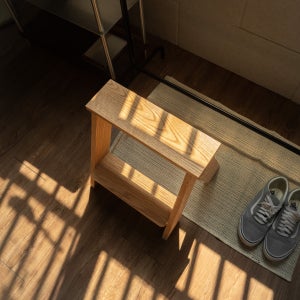 HUNG9 STUDIO 레드오크 원목 튼튼한 스텝스툴 다용도선반 발판 화분받침대 선반
