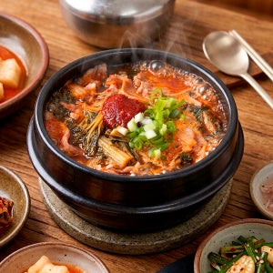 모던포차 28년 전통 돼지국밥 맛집 밀키트 맵돼지국밥 순댓국 순대