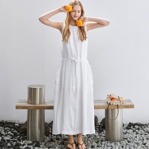 [마롭] [4/15 예약배송] 7106 슬리브리스 롱 원피스 (화이트)