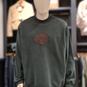 팀버랜드 레더 뱃지 긴팔 맨투맨 티셔츠 그린 A6NCQ317