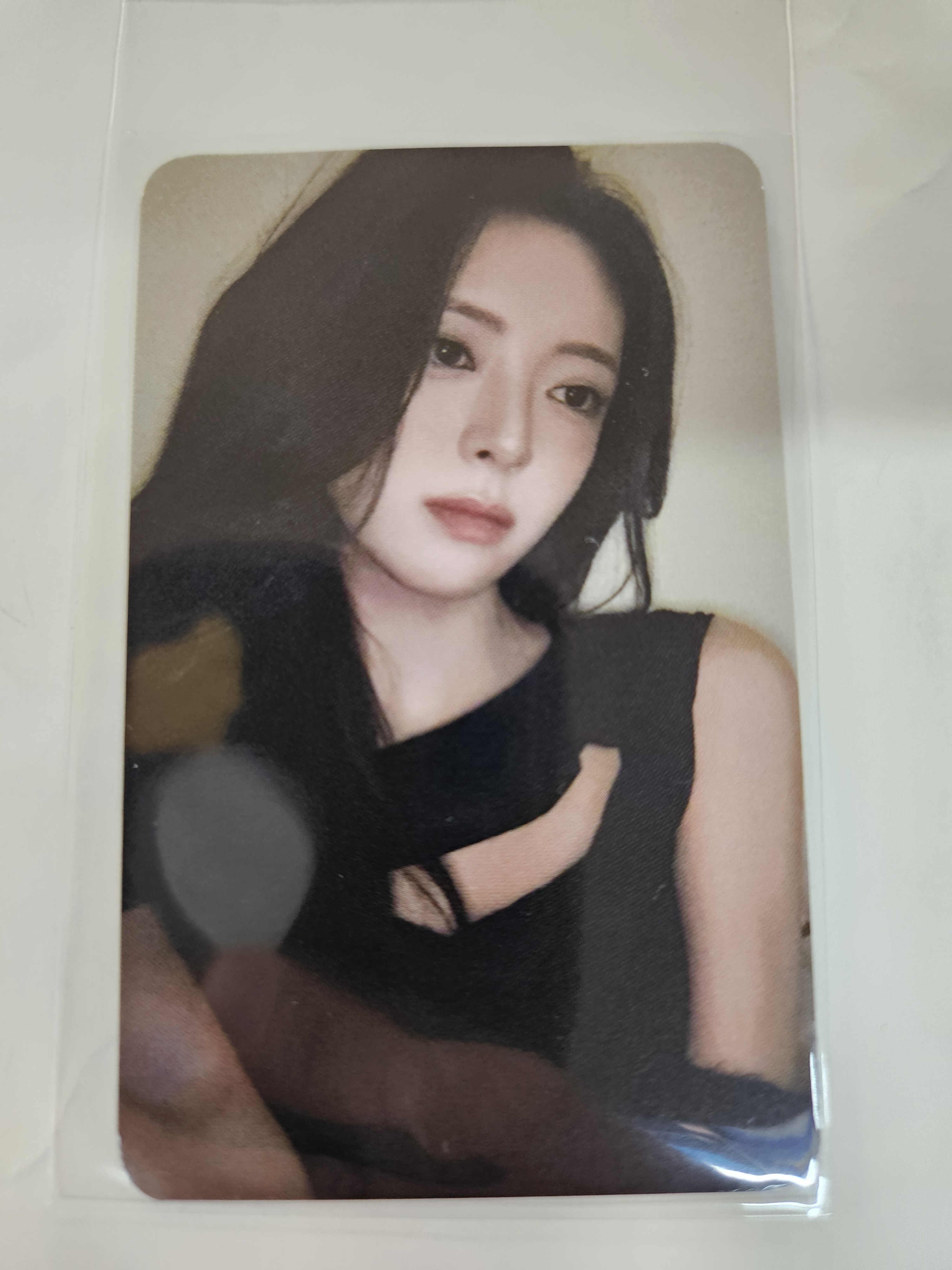 ITZY Yuna Photocard