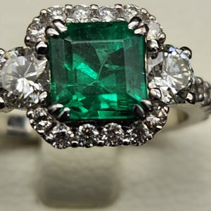 18K 화이트골드 천연 콜롬비아산 에메랄드 1.47ct 다이아 반지