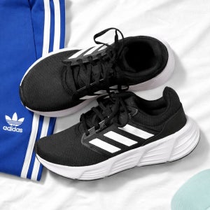 아디다스 운동화 발편한 발볼넓은 런닝화 조깅화 갤럭시6 검흰