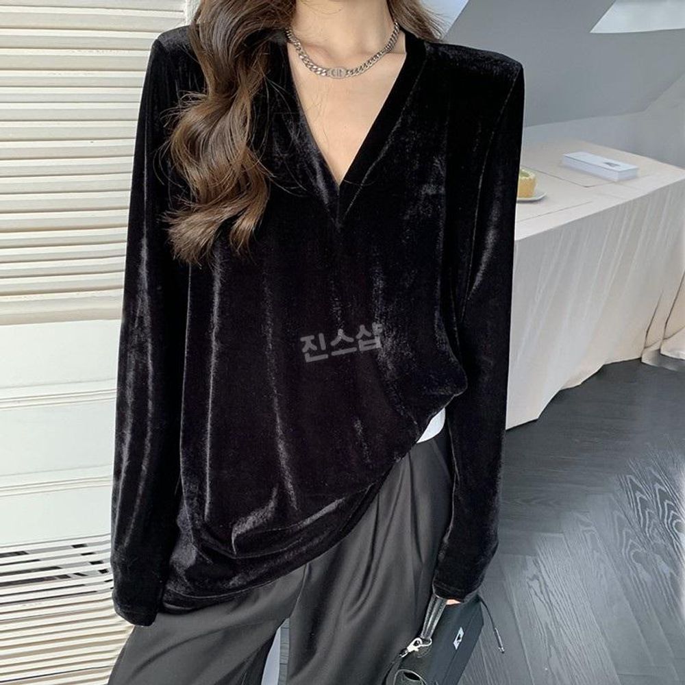 어깨패드 브이넥 벨벳 슬림핏 사선단추 보조 긴팔 티셔츠
