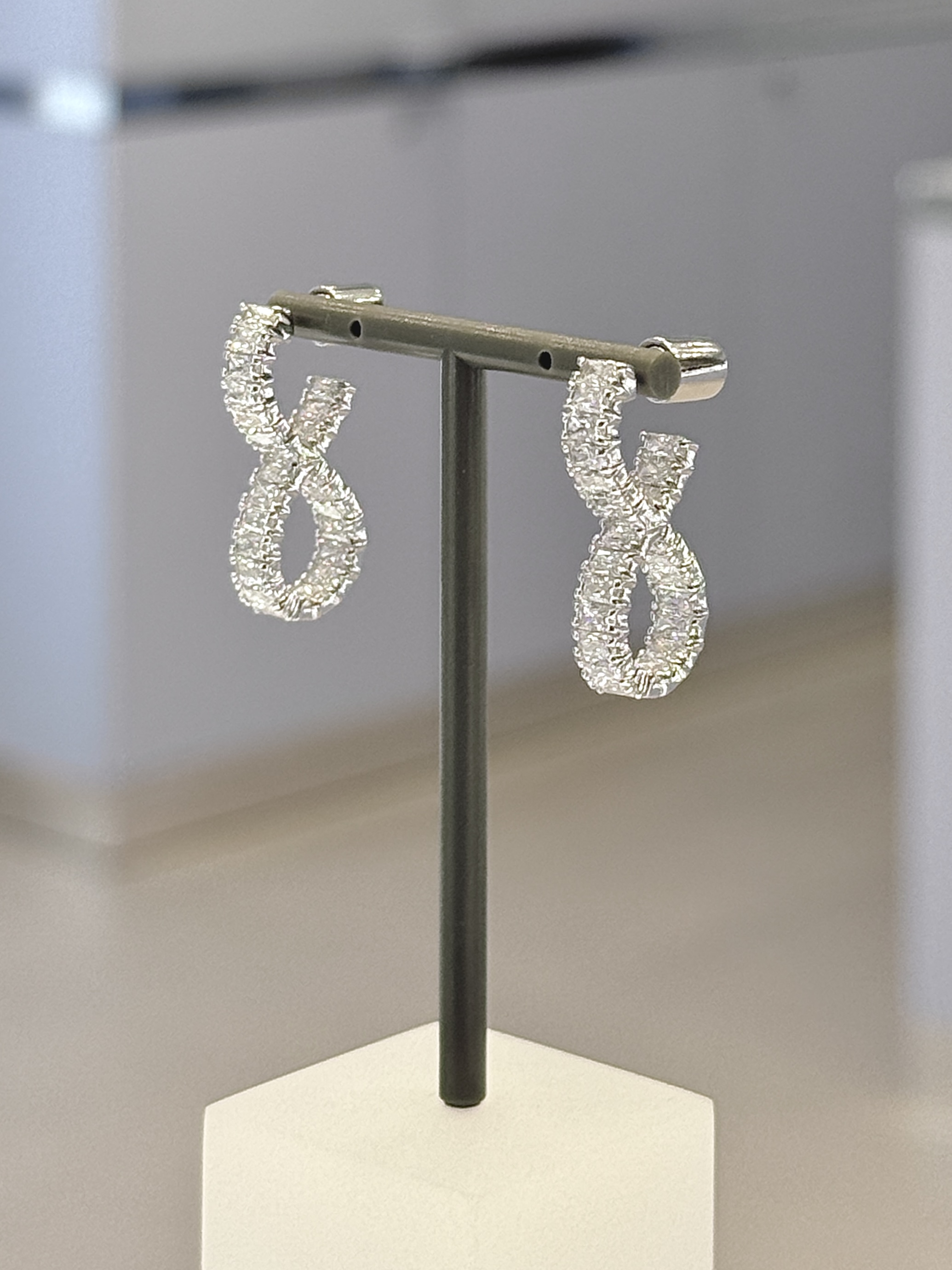 스와로브스키 HYPERBOLA 귀걸이 HOOP TWIST WHITE/RHS [5684047]