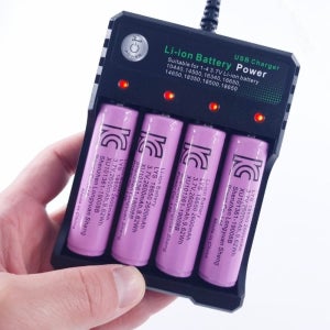 3.7V 18650 배터리 건전지 4개 리튬이온 충전기 풀세트