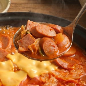 극소수 햄 폭탄 부대찌개 밀키트 국내산 소세지 1인분 혼밥 야식 캠핑 택배 수제 간편식