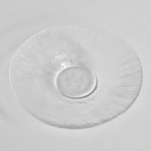 빛을 담은 유리 플레이트