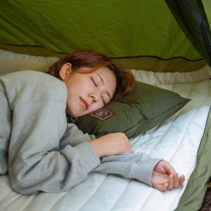 세탁가능 캠핑 베개 친환경 차박 여행용 국내산 파우치 세트 모든요일의방 카키