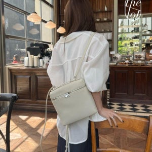[20%쿠폰다운][bronze] 브론즈 자수 루즈핏 백 슬릿 레이스 카라 블라우스 (1color)