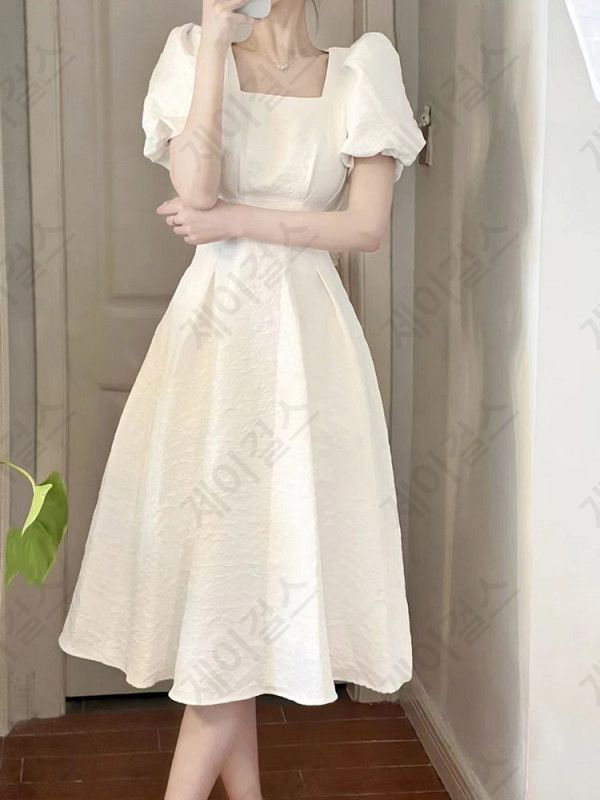 화이트 퍼프소매 여름 미디원피스 프랑스 감성 여성 드레스 고급스러운 스퀘어넥 A라인 하객룩