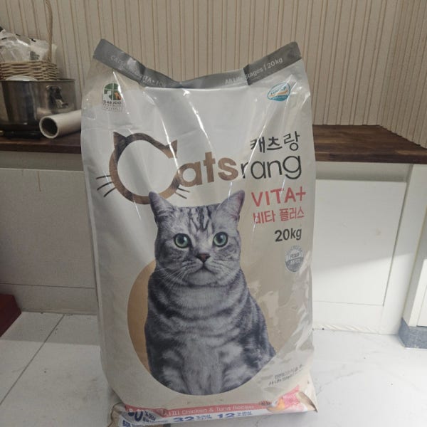 무료배송 캐츠랑 길고양이사료 20kg 전연령비타플러스 기호성최고 입니다.