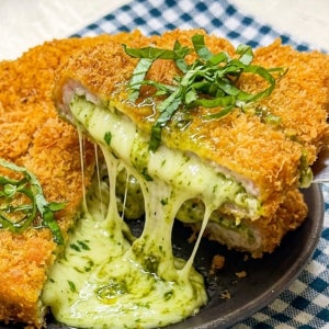 바질 치즈돈까스 돈가스 바질페스토 치즈돈가스