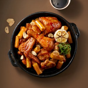 마니커에프앤지 바사삭 간장 치킨 떡볶이550g 바사삭치킨 미미네 떡볶이
