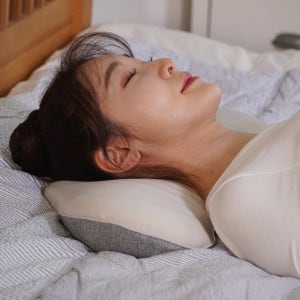 굿핏 굿나잇 신수지 온열 스트레칭 마사지 수면 베개 허리 마사지기