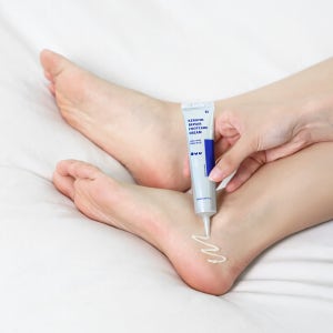 인버브 케라틴 리페어 풋크림 30ml 발바닥 뒤꿈치 굳은살 케어 발각질제거 보습 영양