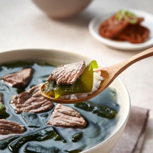 소고기 미역국 밀키트 간편국 즉석 국물 요리 실온보관 교동 500g 1개