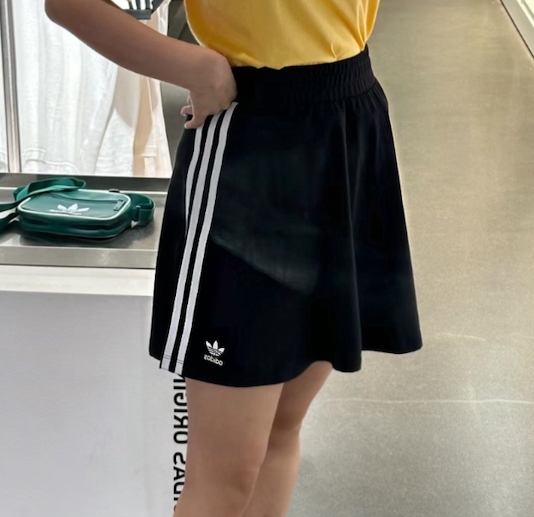 아디다스 우먼스 3S A라인 캐주얼 스커트 블랙 IU2526