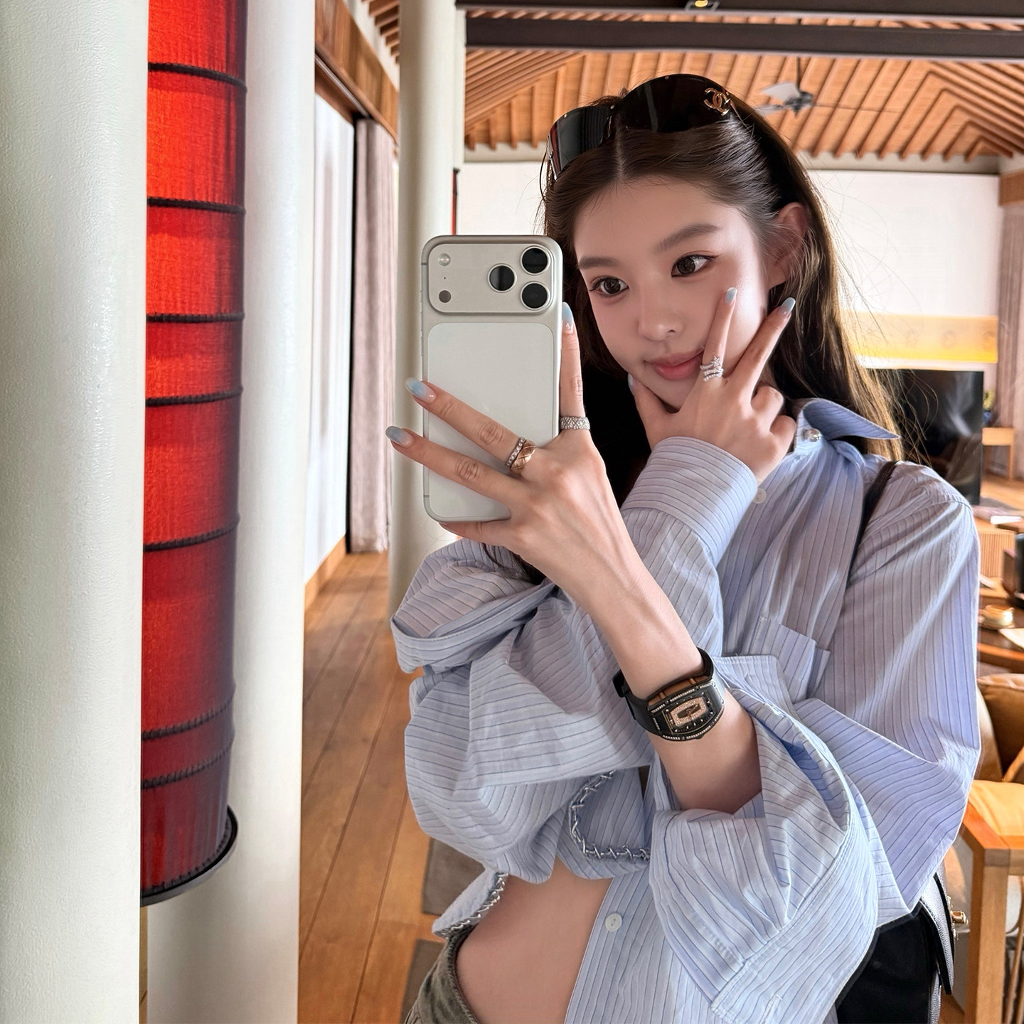 오가닉 라이프 블루 스트라이프 체인 디테일 셔츠